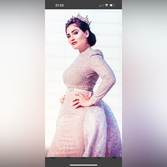 PORTIA & SCARLETT detachable gown. Size S/M, $800 - Picture 2 of 3